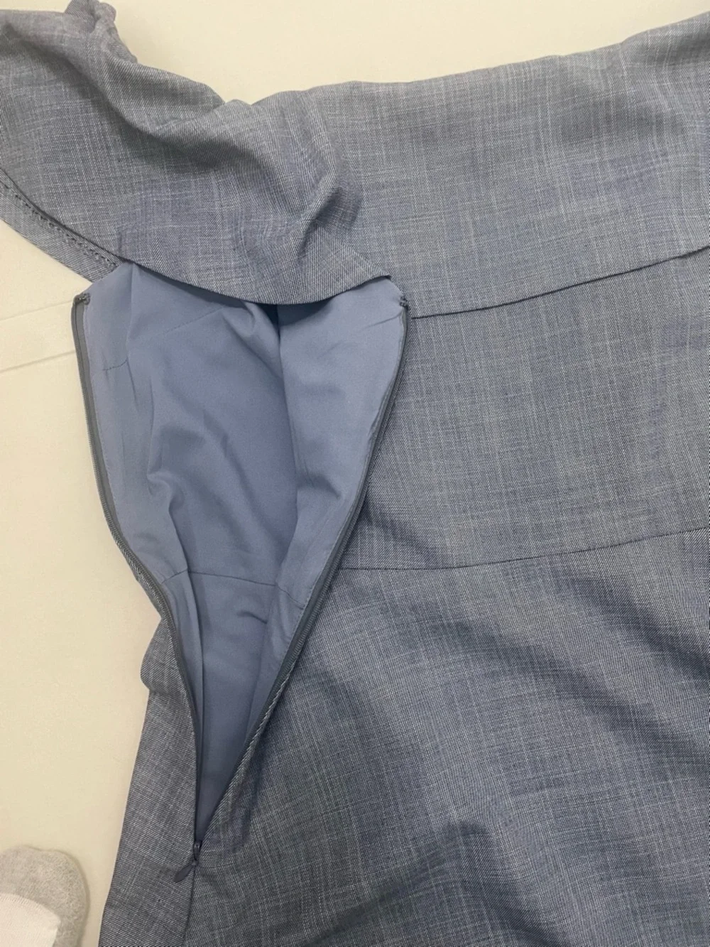 Banana Republic Chambray Blue Off-the-Shoulder Midi Dress - size 10 - Picture 4 of 8